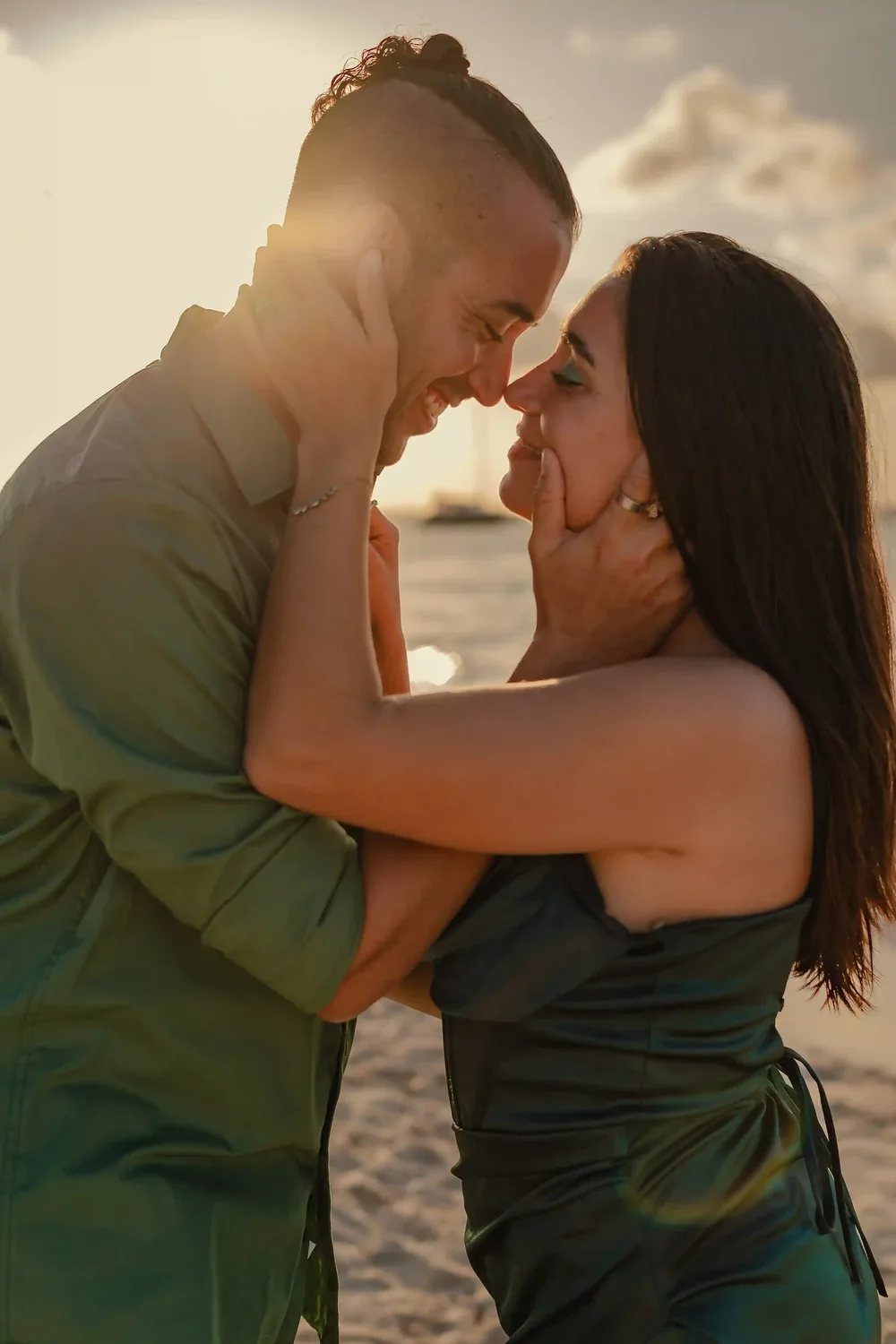 Couple on Cancún beach, evening session
